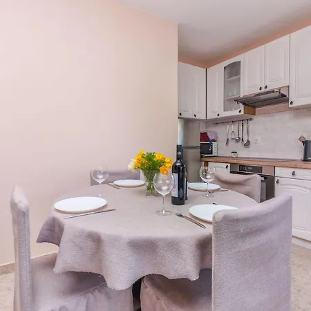 Apartment Leo Racisce