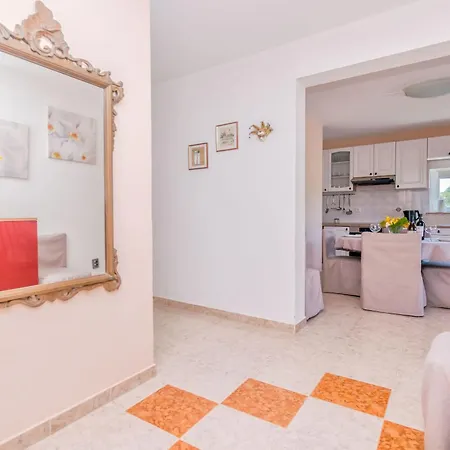 Apartment Leo Racisce