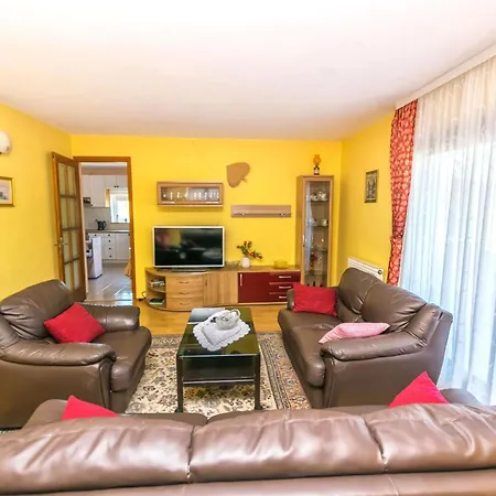 Apartment Leo Racisce